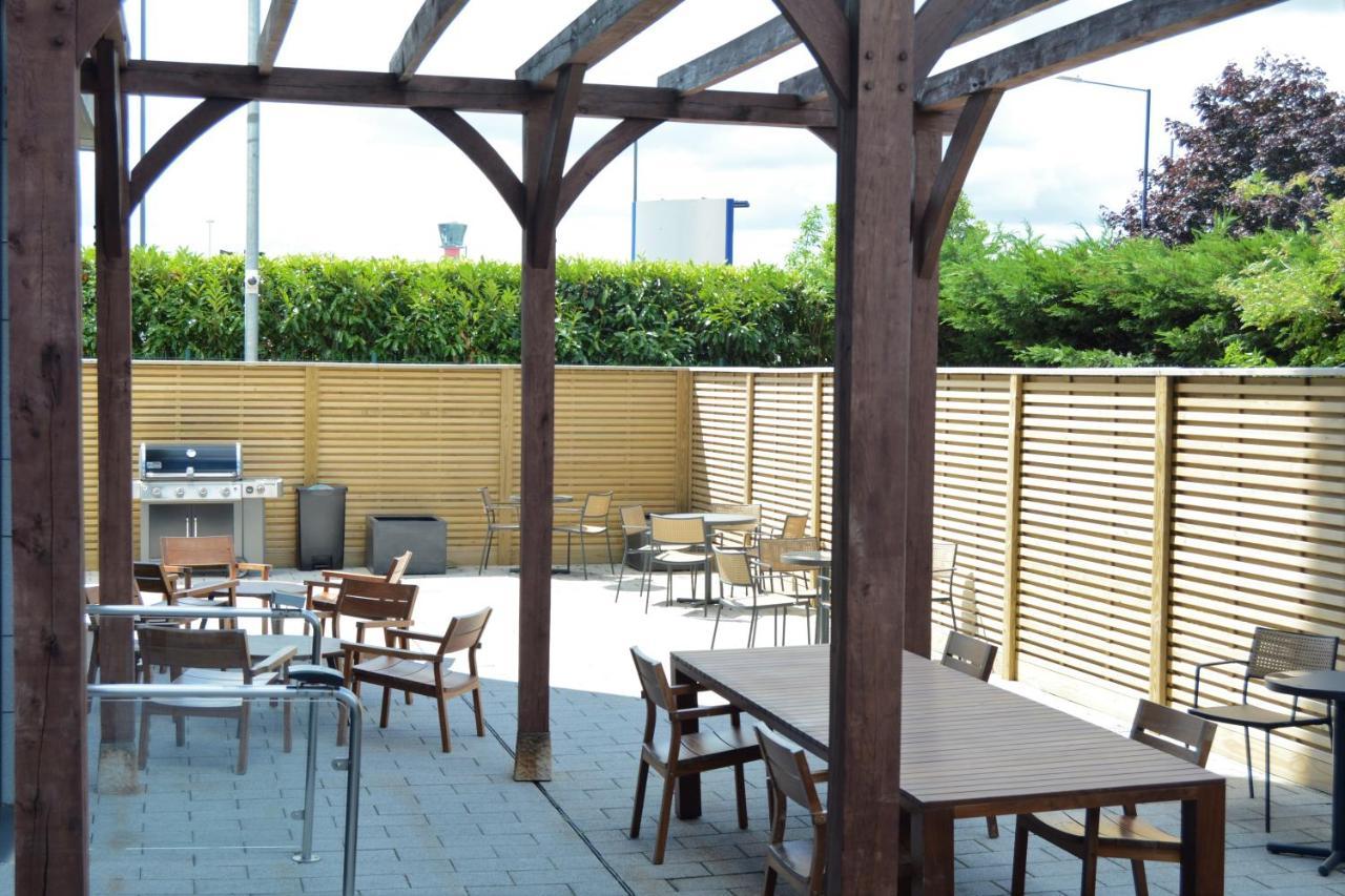 Staybridge Suites London Heathrow - Bath Road, An Ihg Aparthotel Hillingdon Exteriör bild