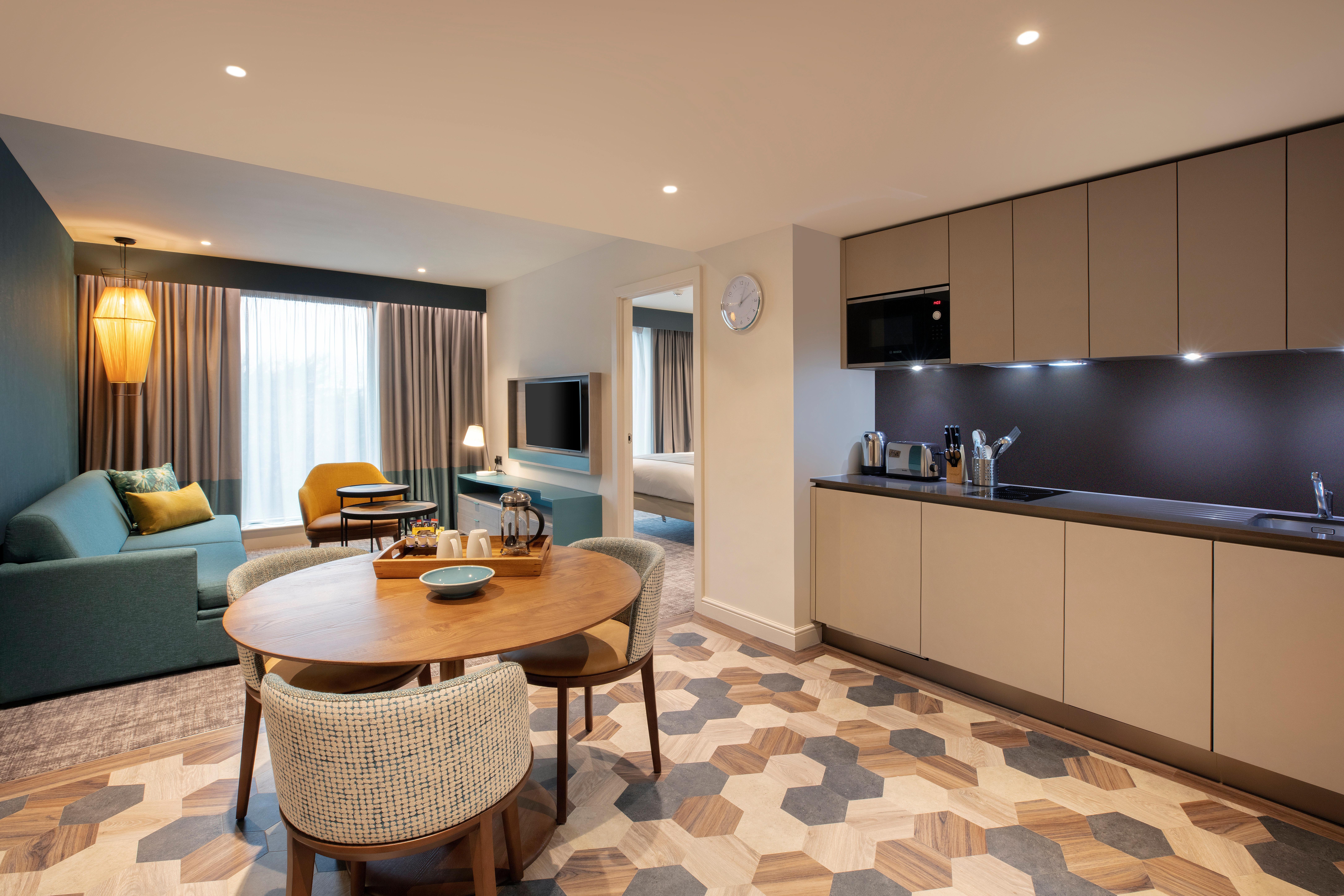 Staybridge Suites London Heathrow - Bath Road, An Ihg Aparthotel Hillingdon Exteriör bild