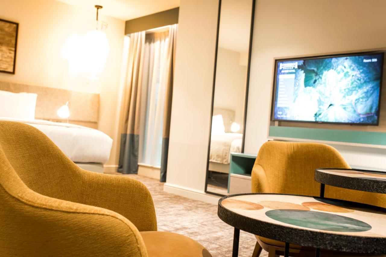 Staybridge Suites London Heathrow - Bath Road, An Ihg Aparthotel Hillingdon Exteriör bild