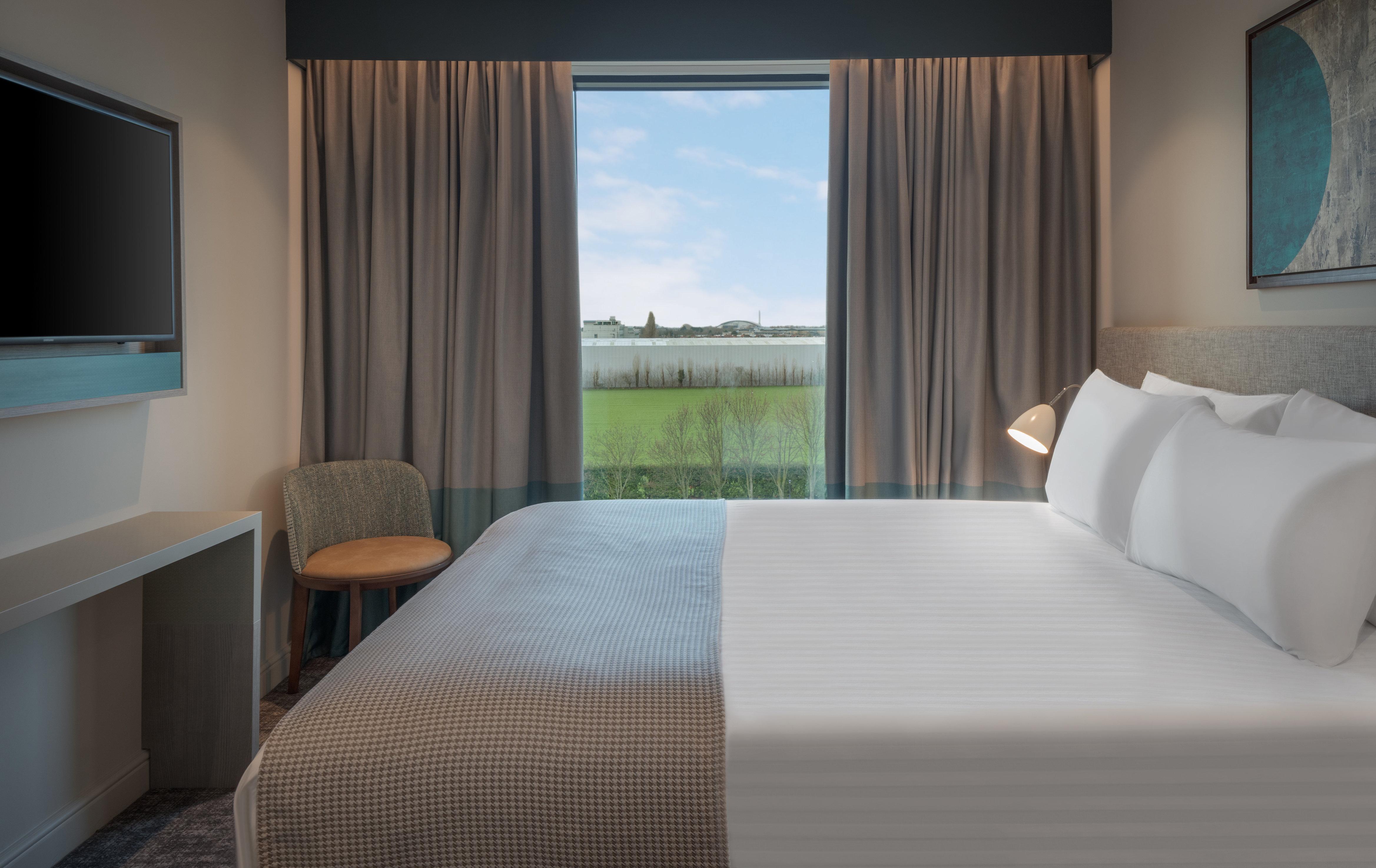 Staybridge Suites London Heathrow - Bath Road, An Ihg Aparthotel Hillingdon Exteriör bild