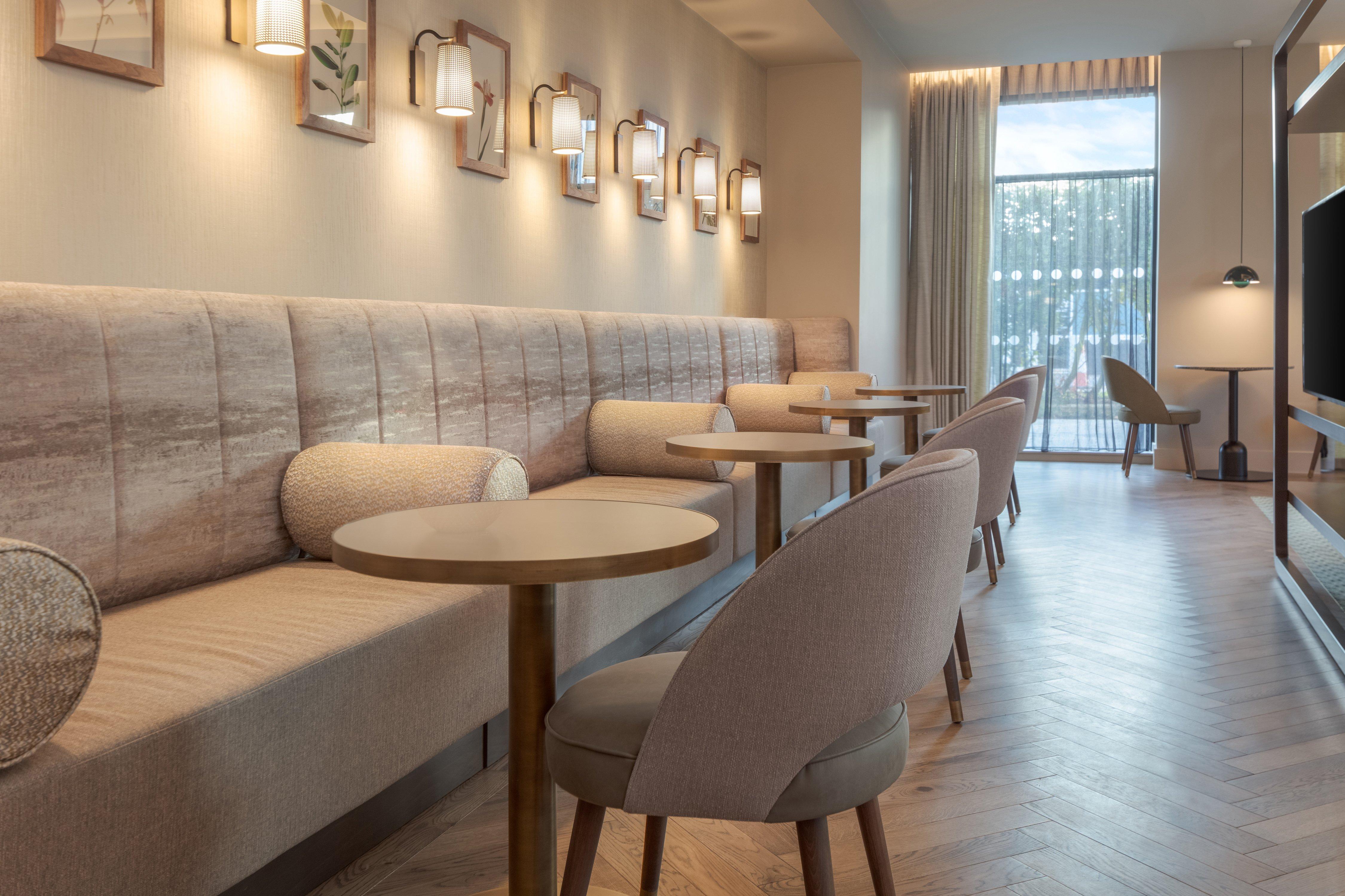 Staybridge Suites London Heathrow - Bath Road, An Ihg Aparthotel Hillingdon Exteriör bild